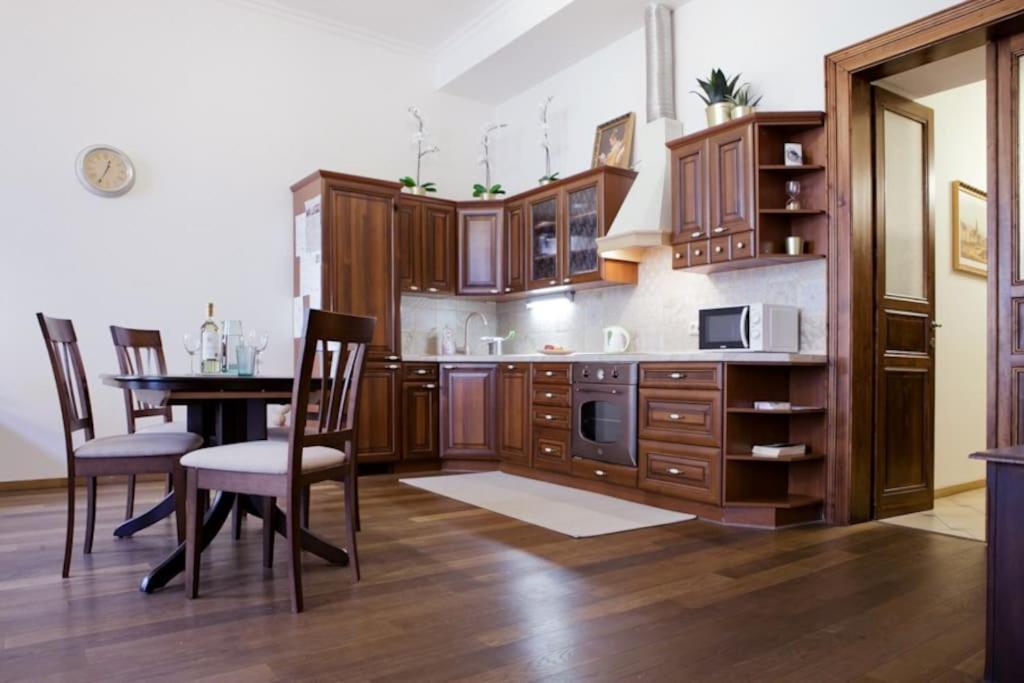 Rhythm And Style In Prague City Center Andel Apartment Екстериор снимка