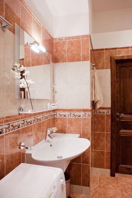 Rhythm And Style In Prague City Center Andel Apartment Екстериор снимка