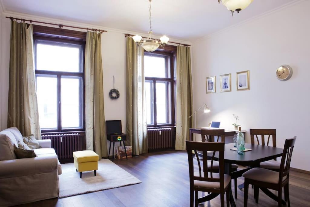 Rhythm And Style In Prague City Center Andel Apartment Екстериор снимка